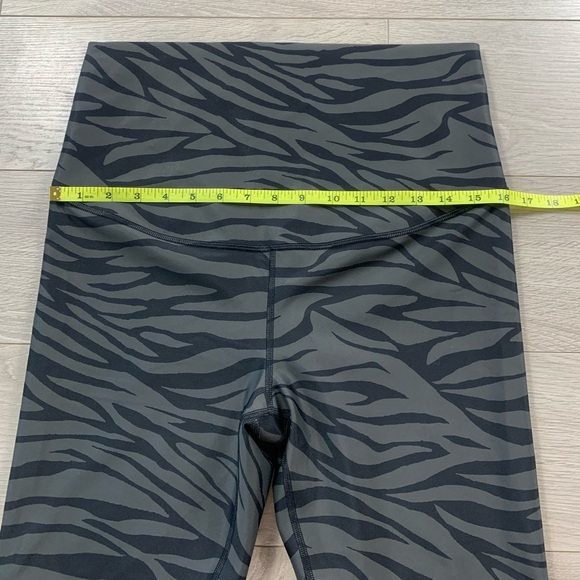 Old Navy High Waisted PowerSoft Biker Shorts - Picture 7 of 9